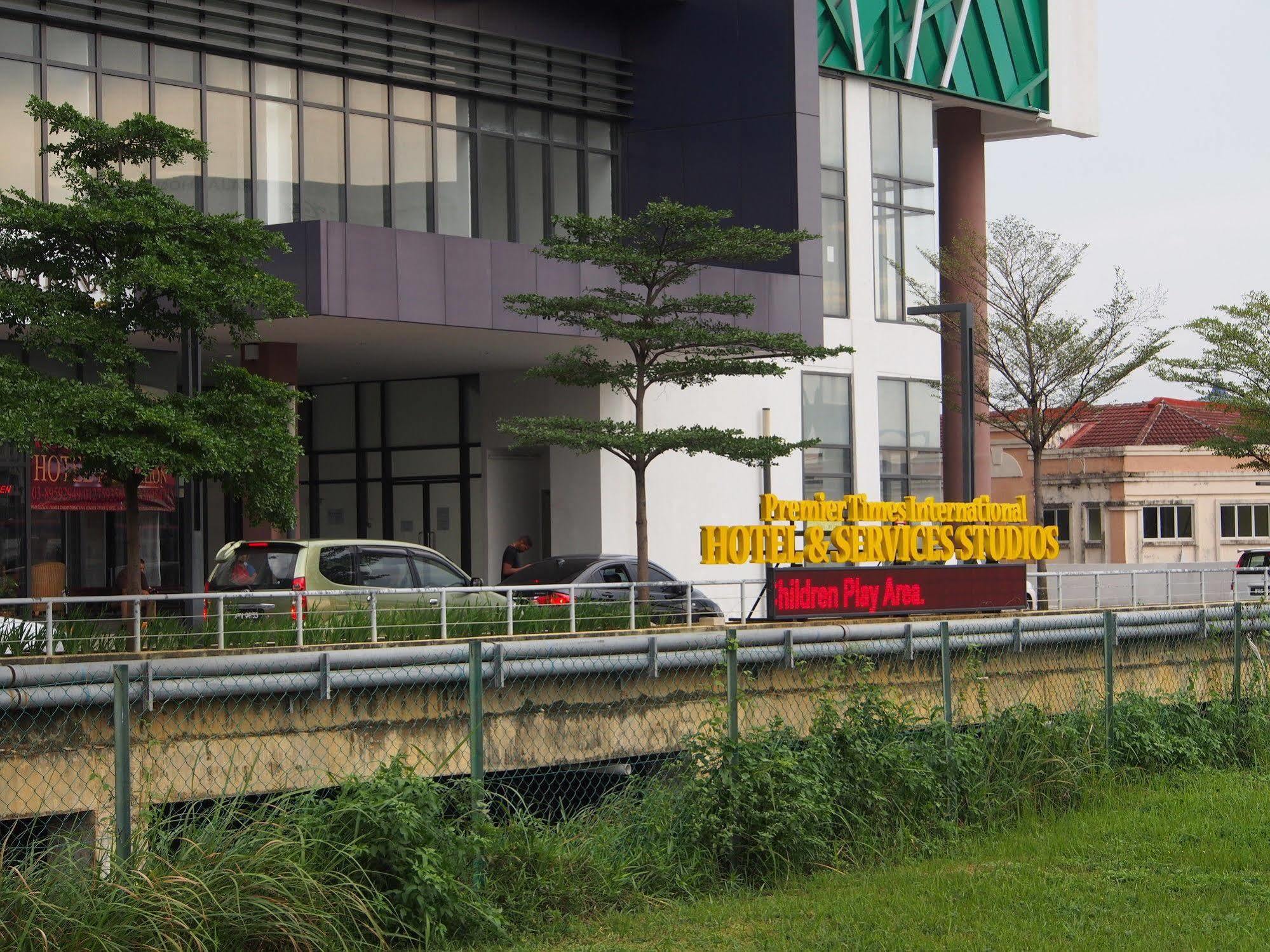 Premier Times International Hotel Seri Kembangan Zewnętrze zdjęcie